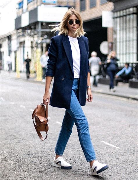 navy blazer women outfit.